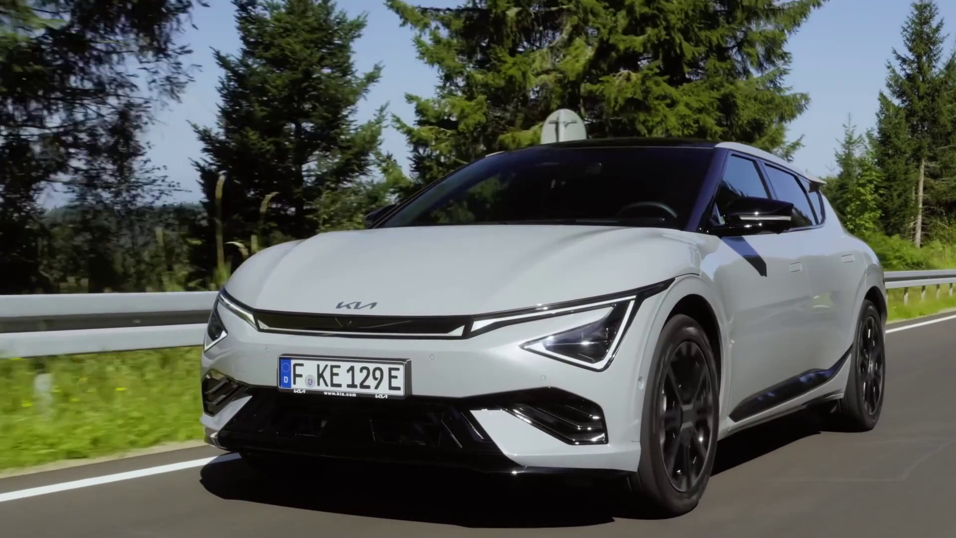 KIA, arriva la nuova EV6. Elettrica con stile