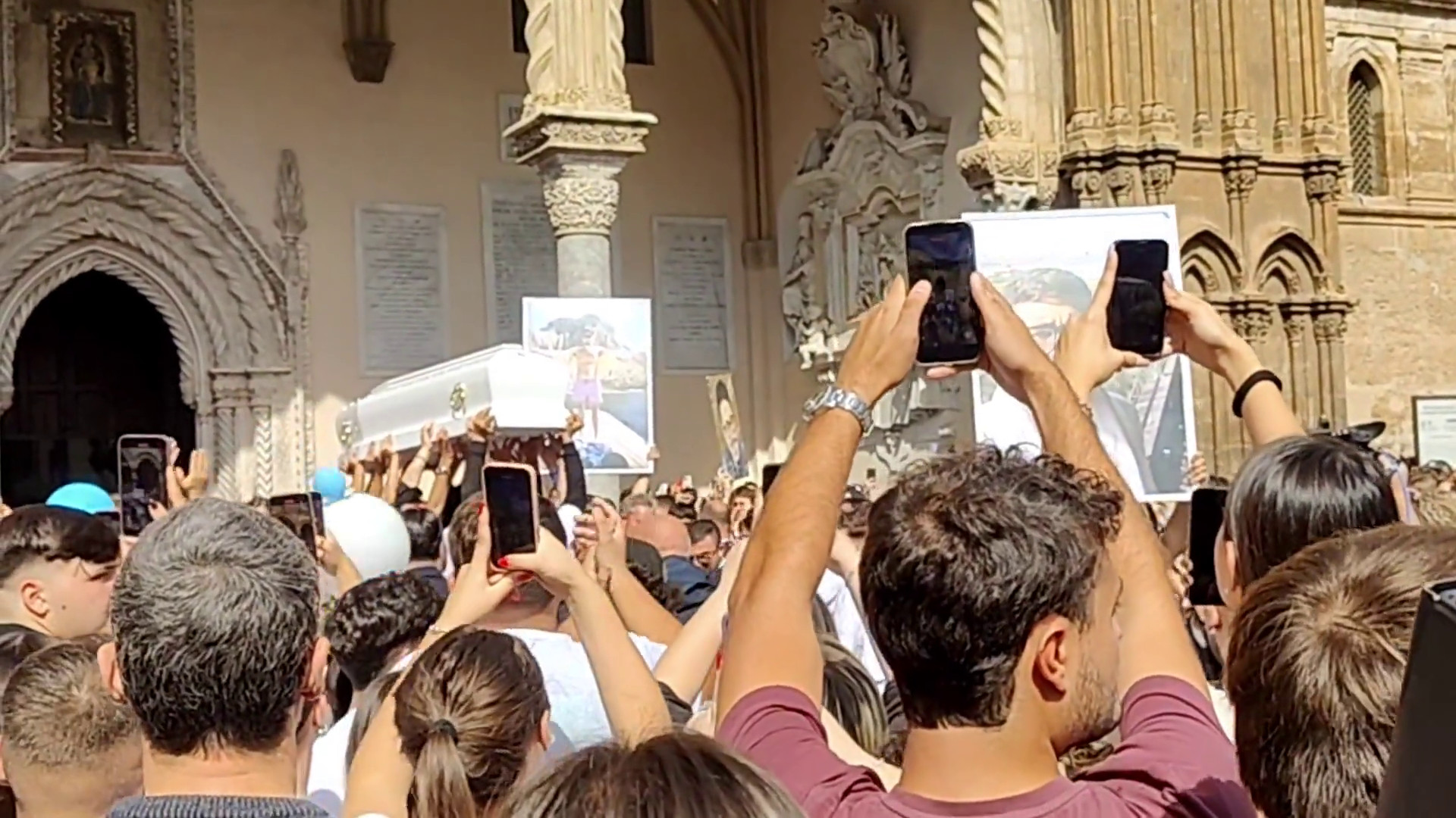Palermo dà l'ultimo saluto a Paolo Taormina, le immagini dei funerali