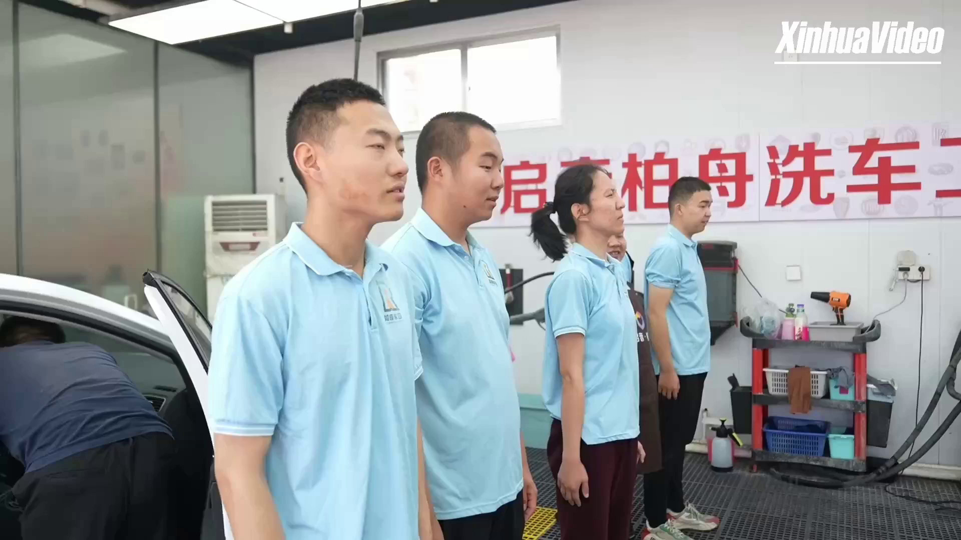 Cina: “Rukang Home”, l’autolavaggio che offre lavoro ai giovani con disabilità