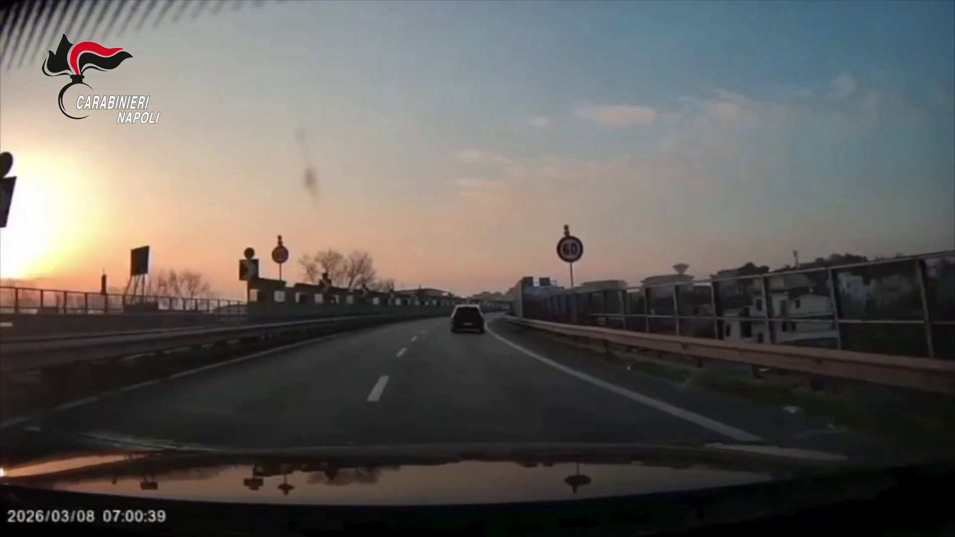 Nel Napoletano due giovani in fuga a 200km/h, avevano della droga: arrestati