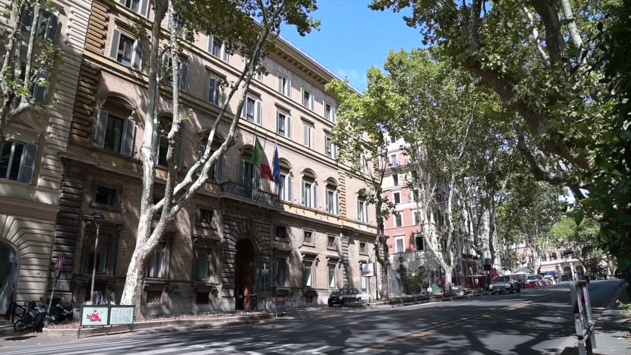 Nuovo contratto colf, baby-sitter e badanti, scattano gli aumenti