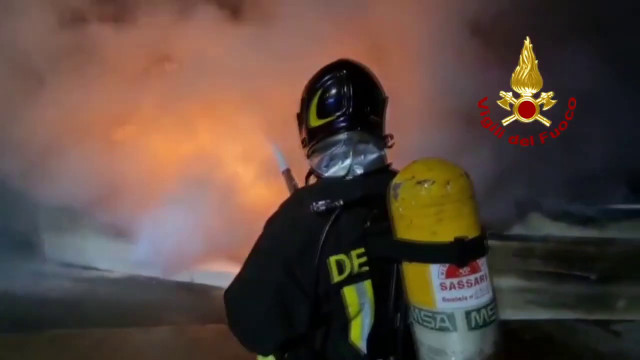 Incendio in un porto turistico nel Sassarese, 6 barche affondate