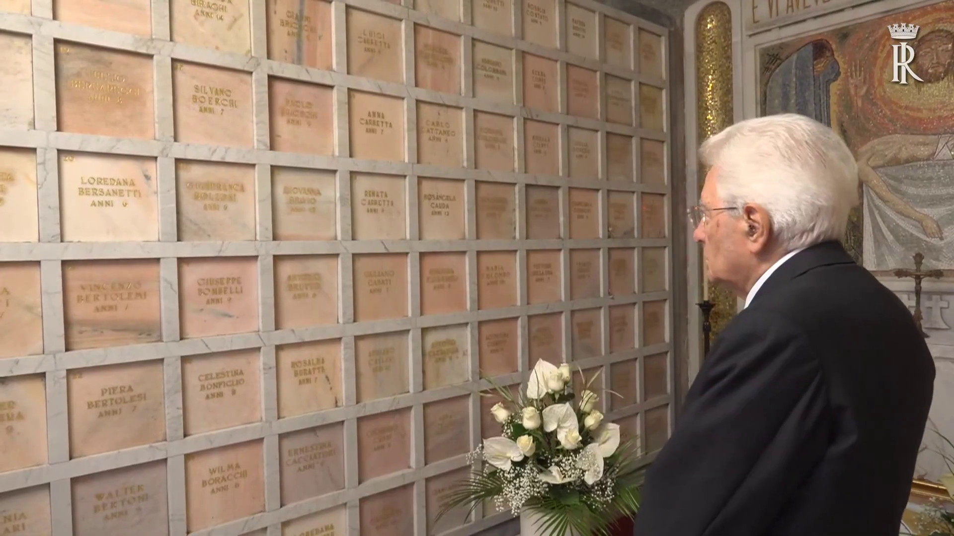 Milano, Mattarella rende omaggio ai Piccoli Martiri di Gorla