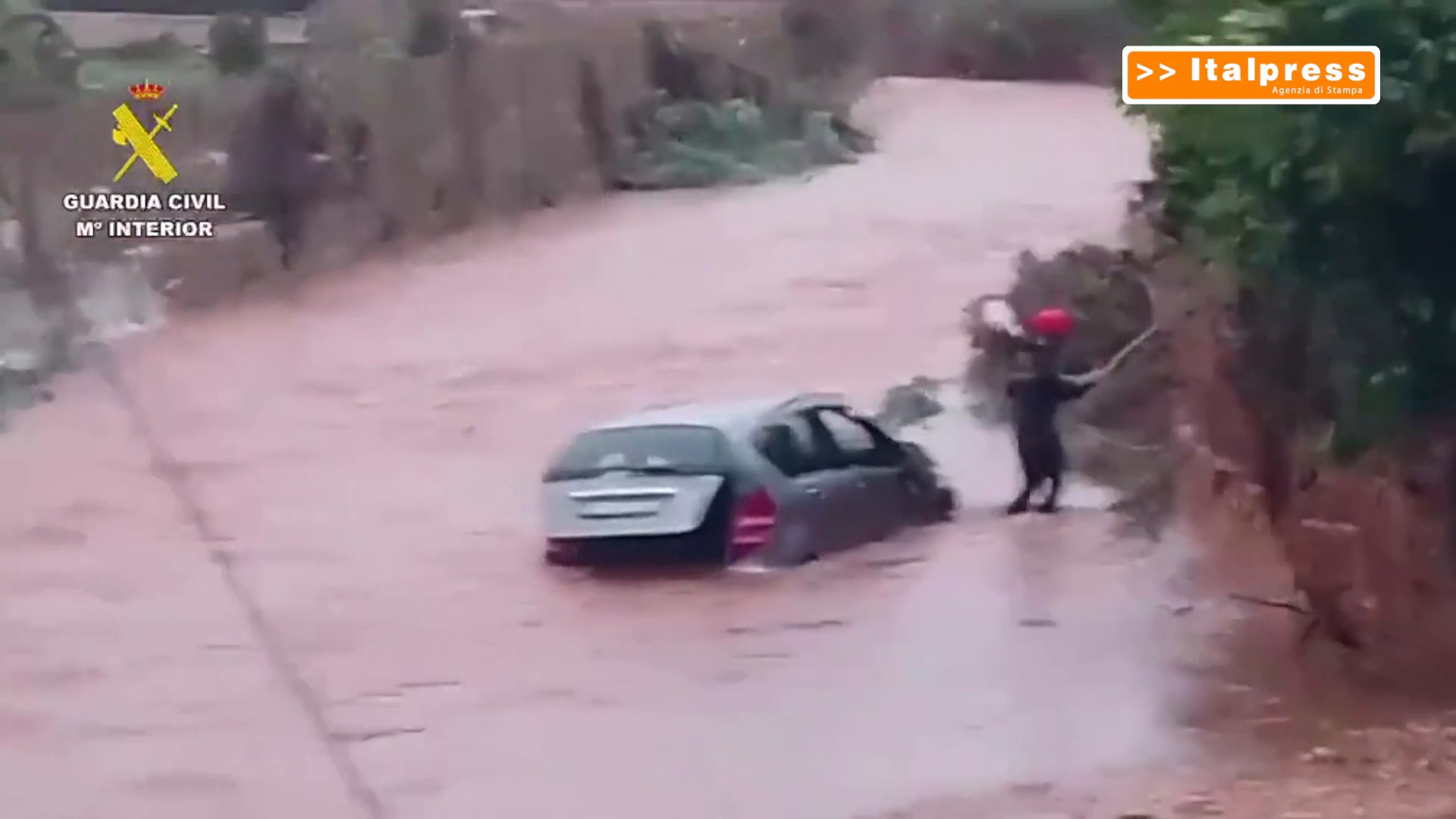 Spagna, ancora allerta per la tempesta Adam mentre si contano i danni