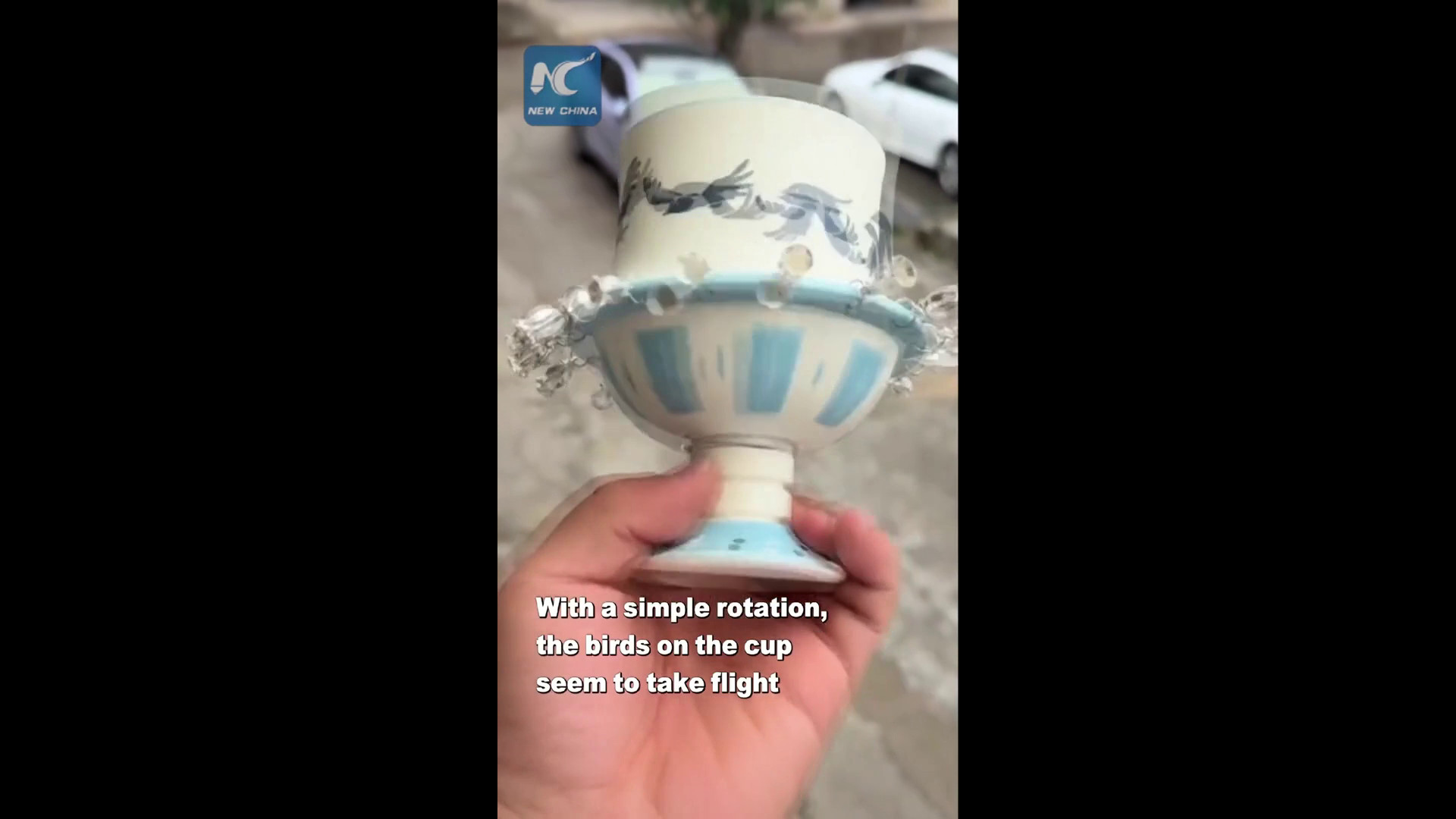 Cina: Jingdezhen, tazza di porcellana dà vita agli uccelli dipinti