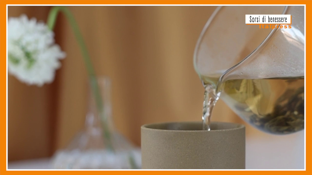 Sorsi di benessere - Malva e rabarbaro per una tisana della salute