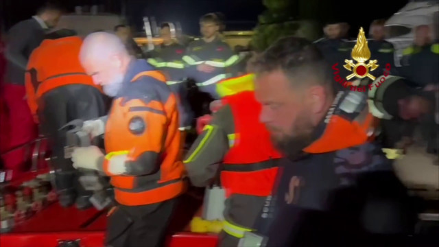 Barca affonda nel lago Maggiore, il recupero delle 4 vittime