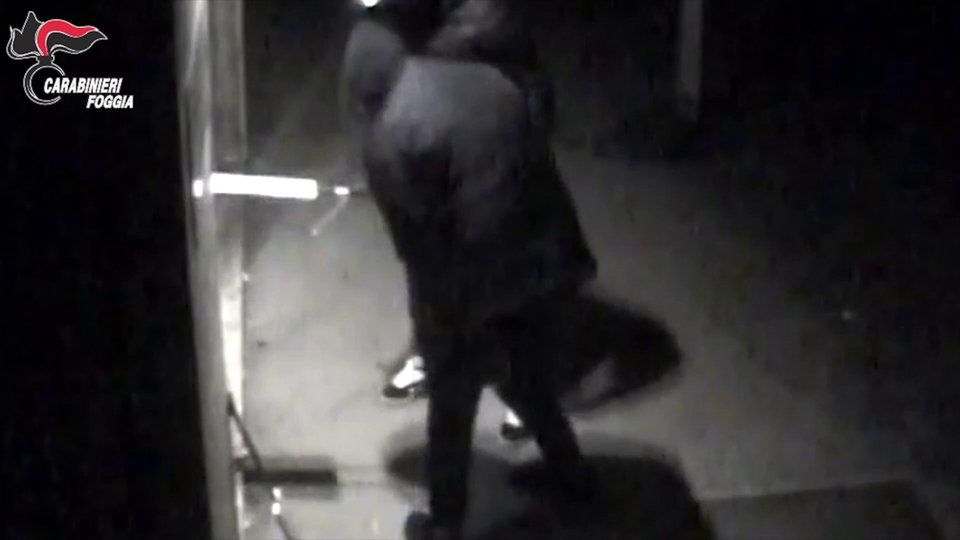 Foggia, smantellata la banda degli assalti con esplosivo agli Atm