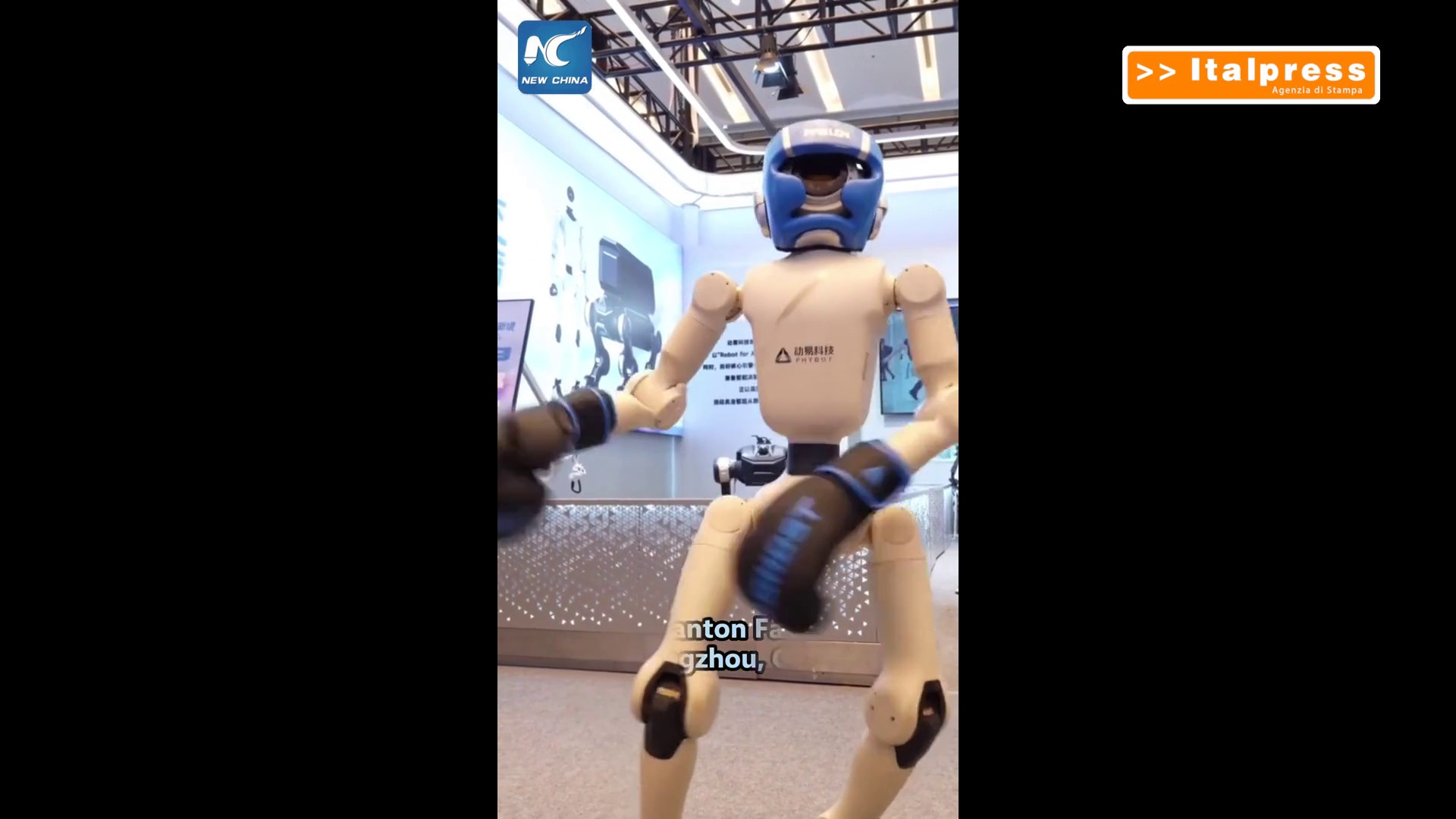 Cina, i robot rubano la scena alla Fiera di Canton