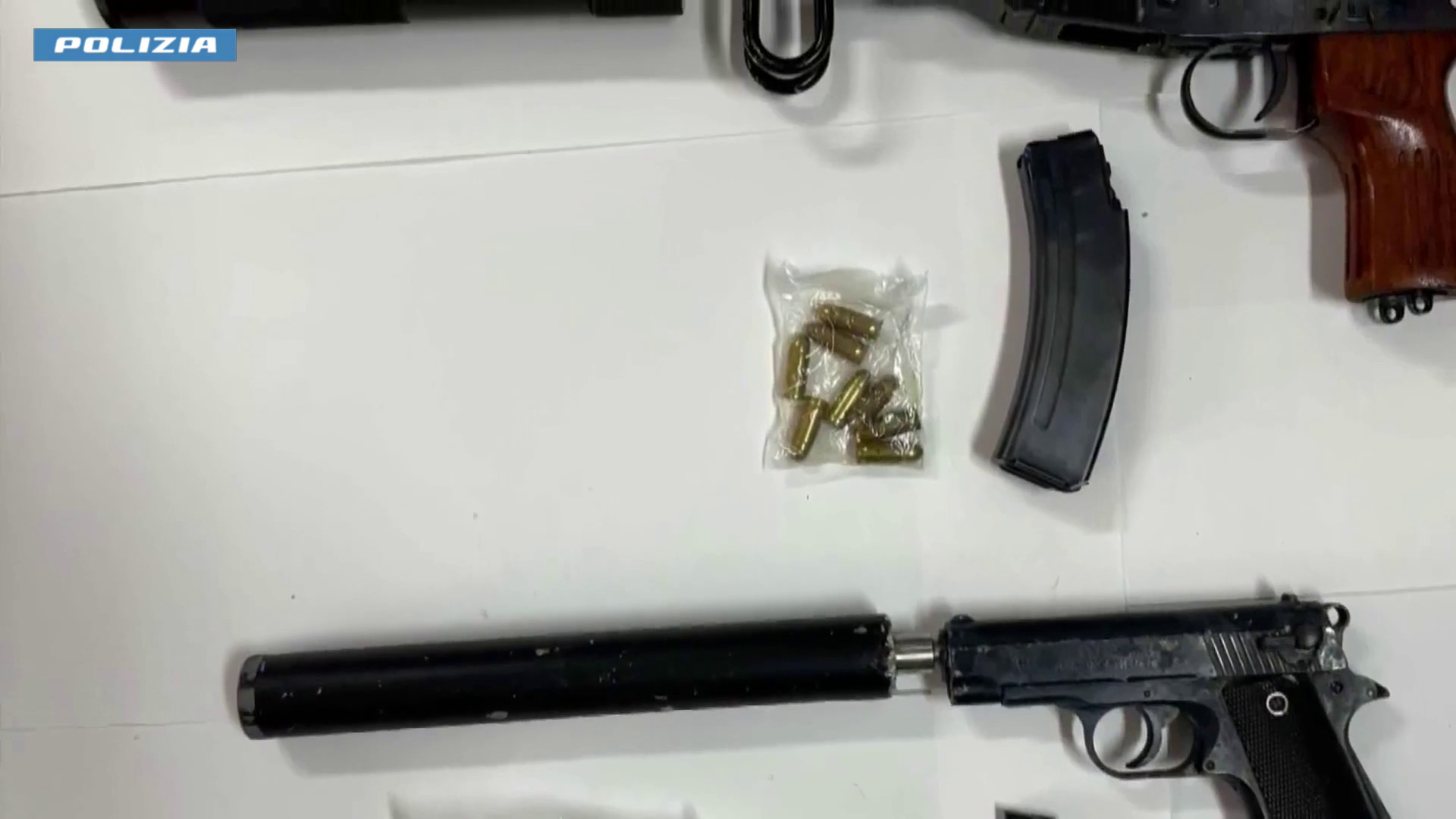 Deteneva mitragliatrice e pistola in casa, arrestato 46enne a Siracusa