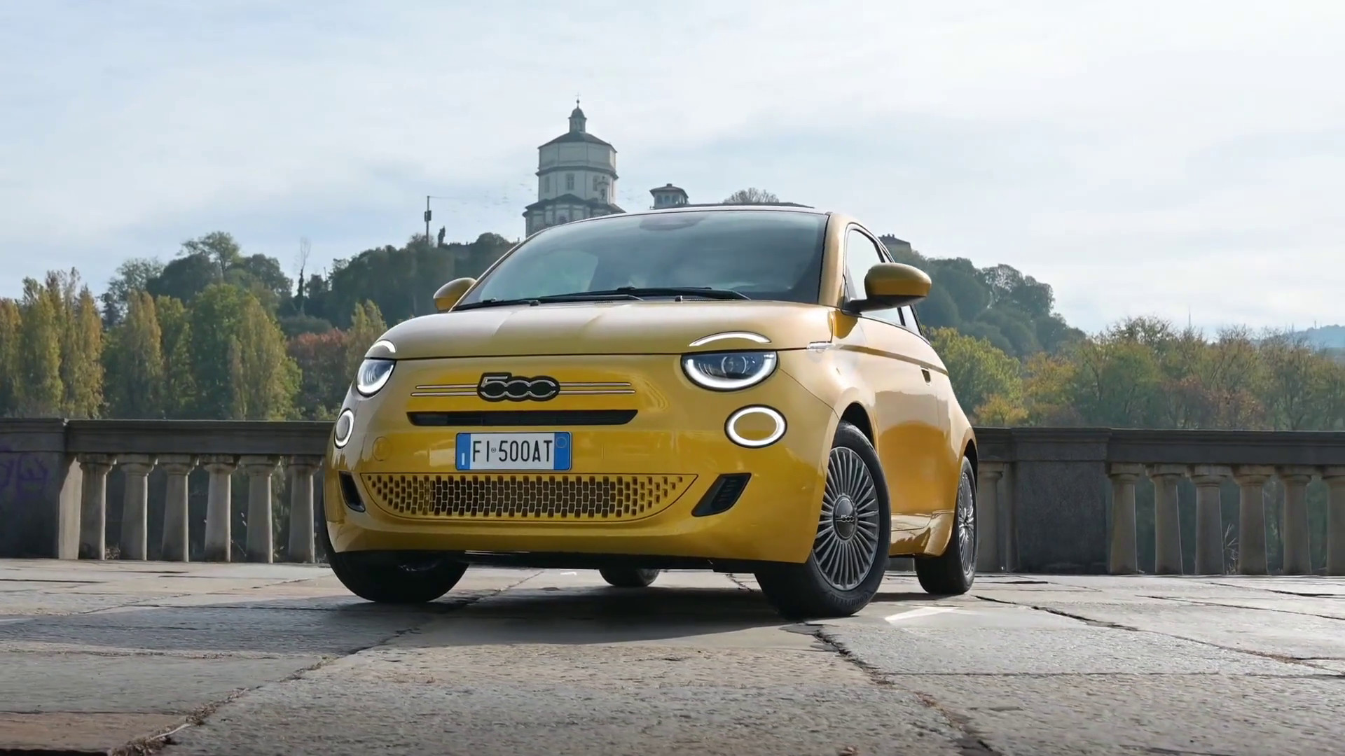 Fiat 500 Hybrid, l'innovazione sposa la sostenibilità
