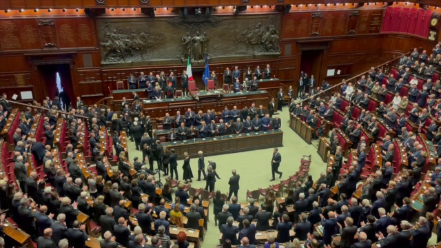 I funerali di Napolitano, l’applauso alla Camera
