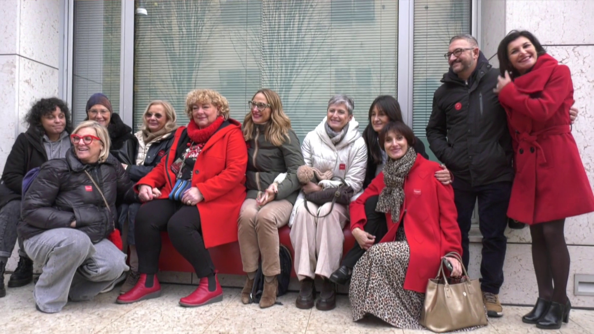 Unipol, a Verona la settima panchina rossa contro la violenza di genere