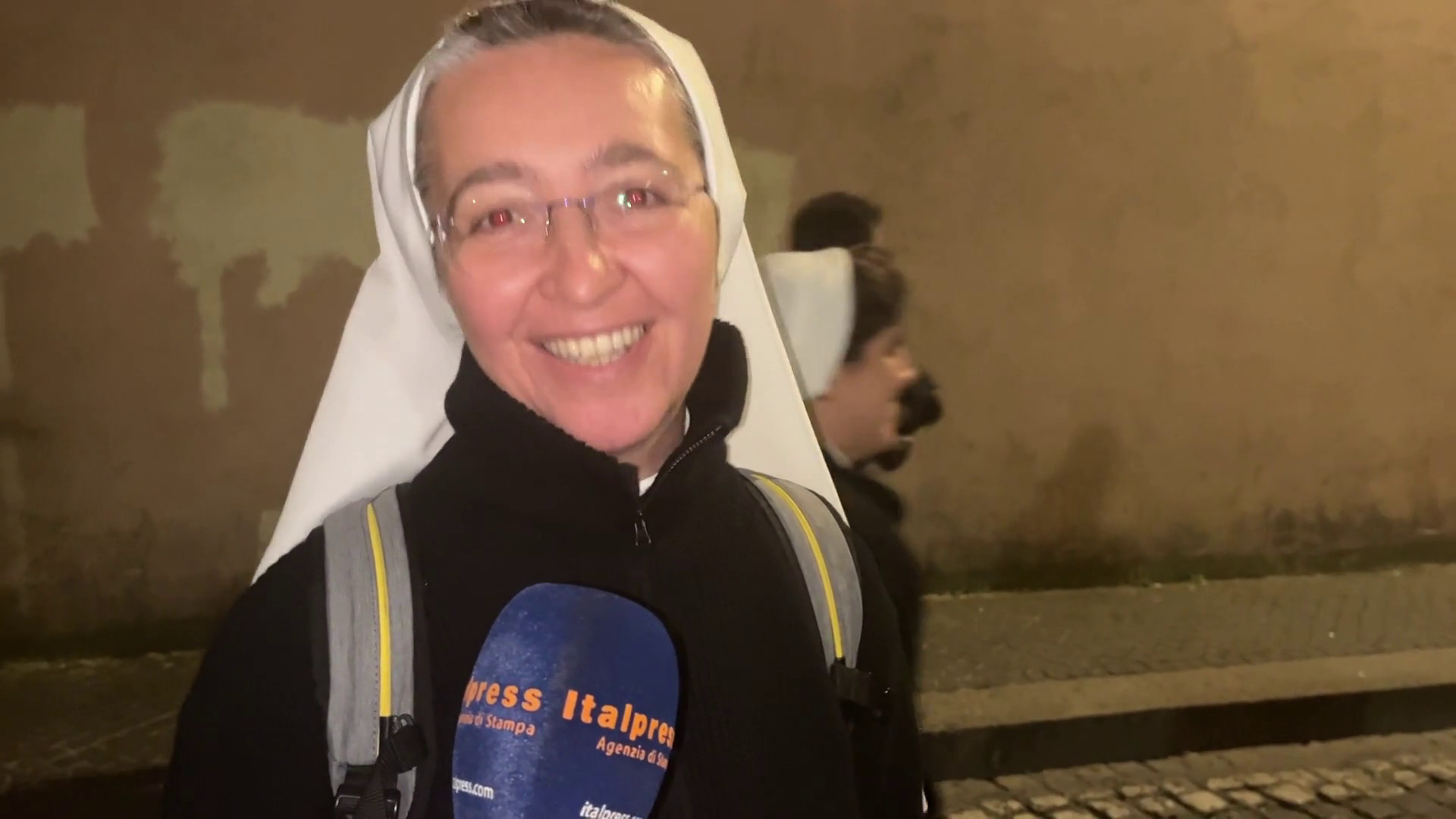 I fedeli dopo la fumata nera 