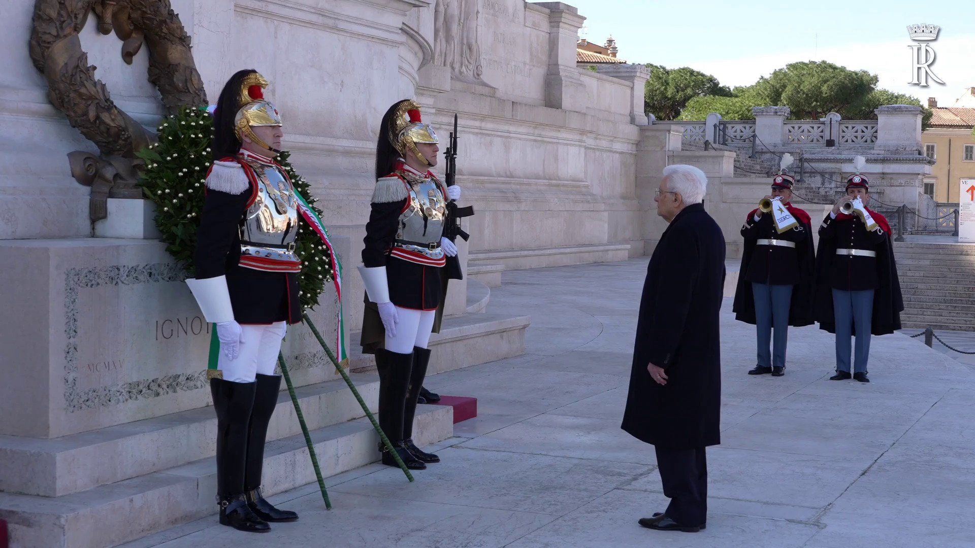 Unità d'Italia, Mattarella depone corona d'alloro sulla tomba del Milite Ignoto