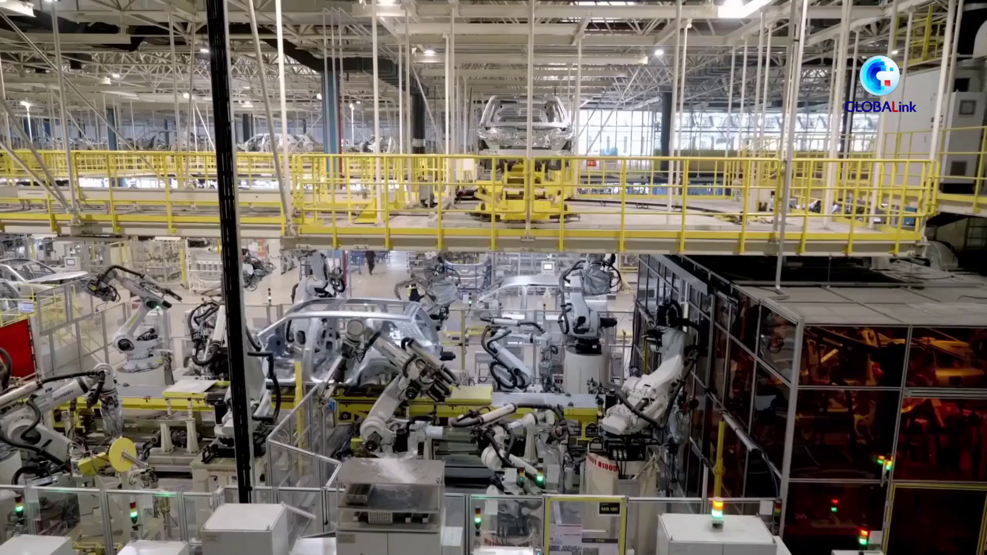 Cina: Yiwu, installati 98 robot saldatori in uno stabilimento automobilistico