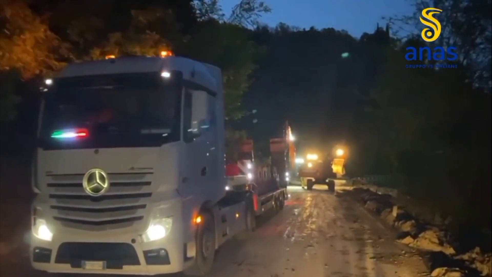 Alluvione in Emilia-Romagna, frane e allagamenti sulle strade