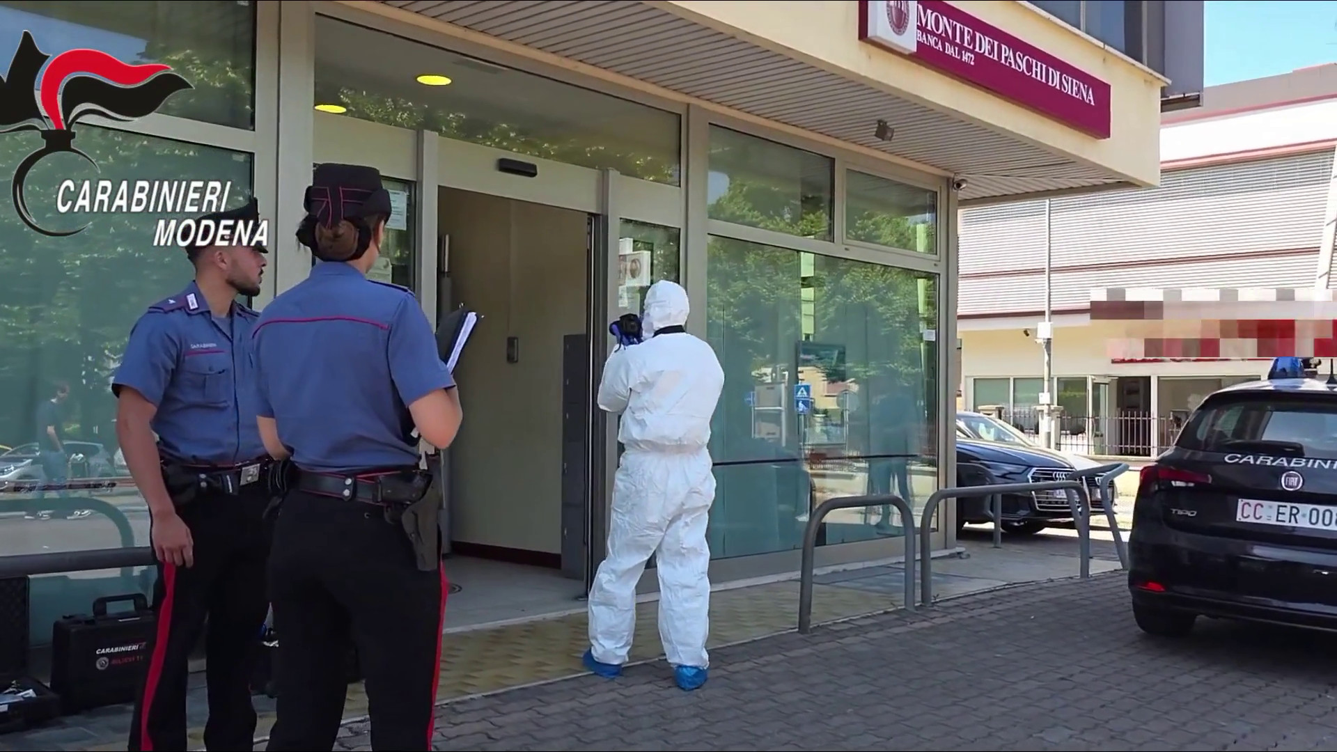Tentata rapina in banca a Sassuolo, arrestati tre uomini travestiti