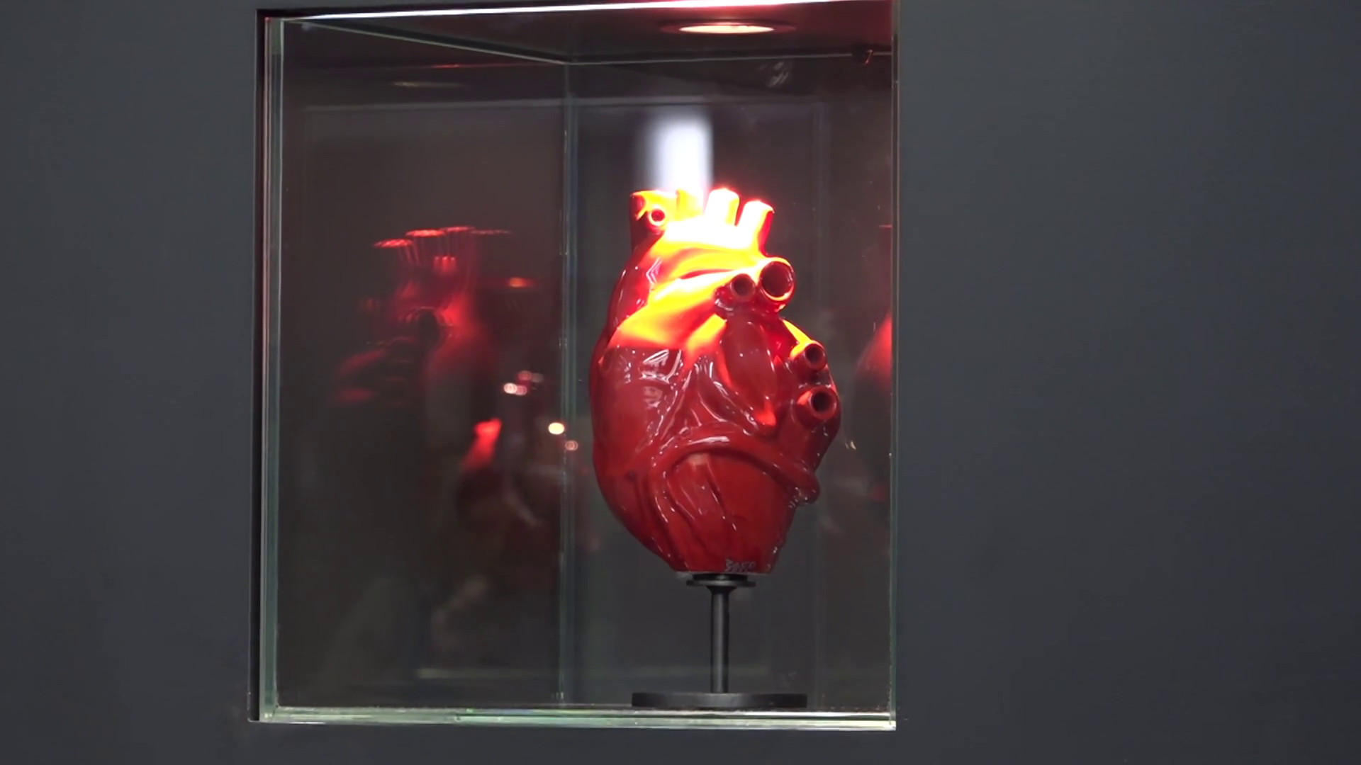 L'arte di Jago all'aeroporto di Fiumicino con 