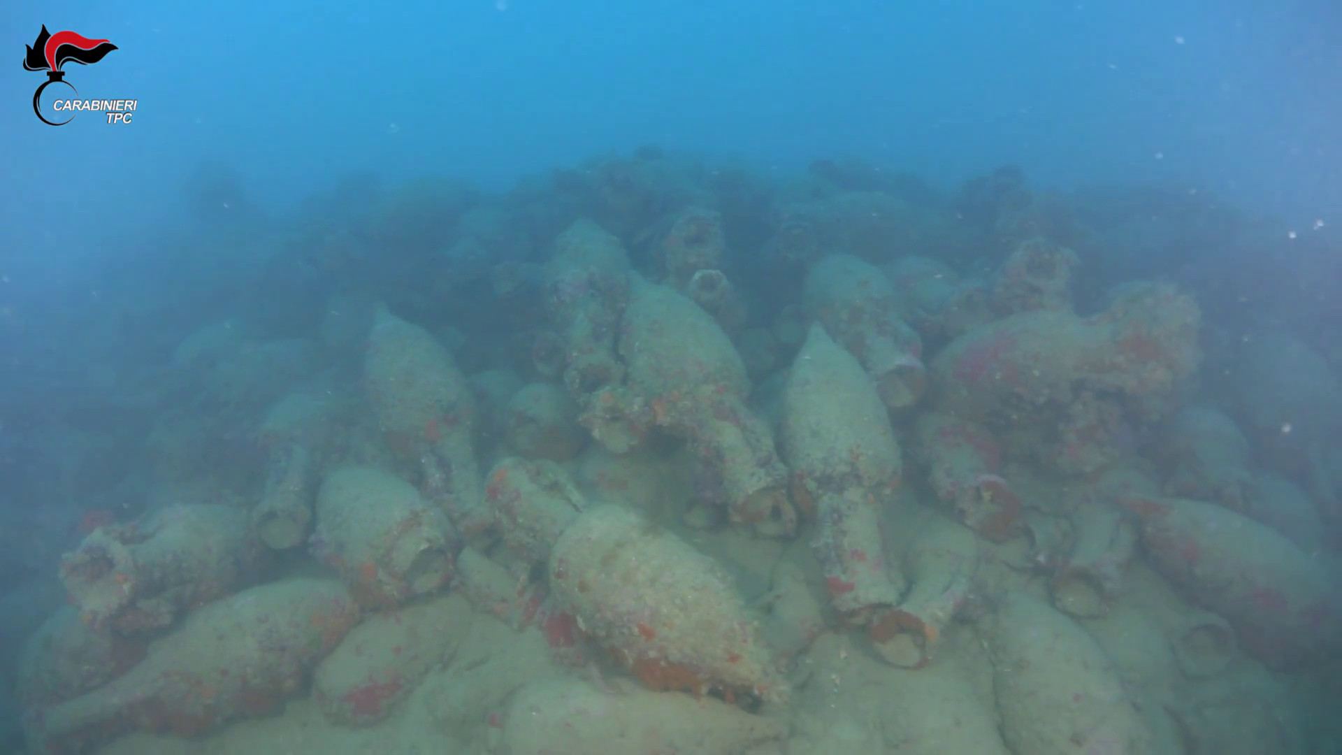 Scoperto un relitto romano con centinaia di anfore al largo di Mazara del Vallo