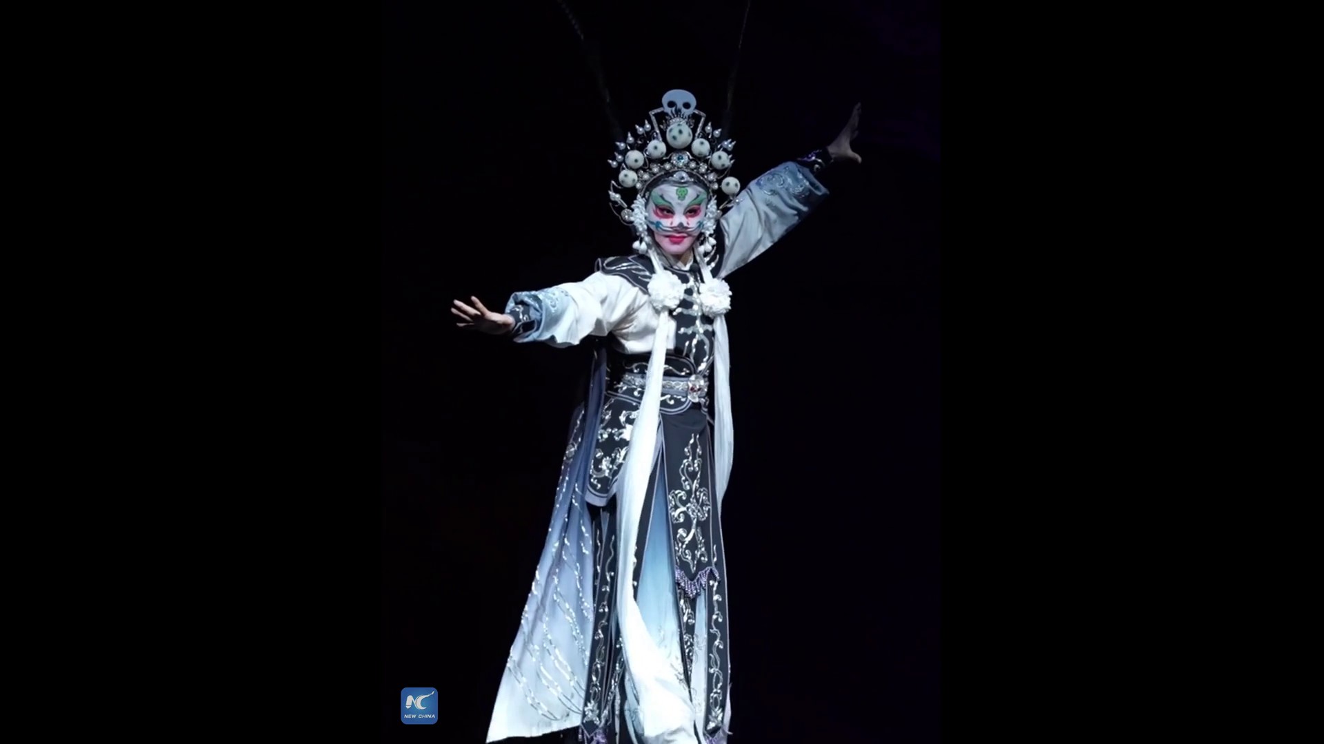 Cina: la magia del cambio del volto e del costume dell'opera Wuju