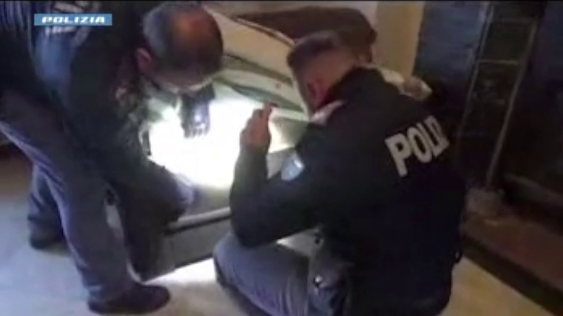 Droga e armi a Lamezia Terme con il sistema dei fusti interrati, 21 indagati