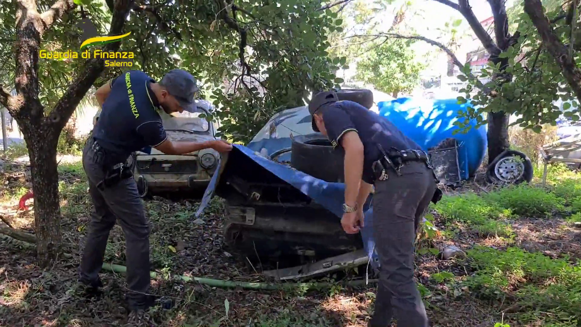 Scoperta una discarica abusiva nel Salernitano, una denuncia