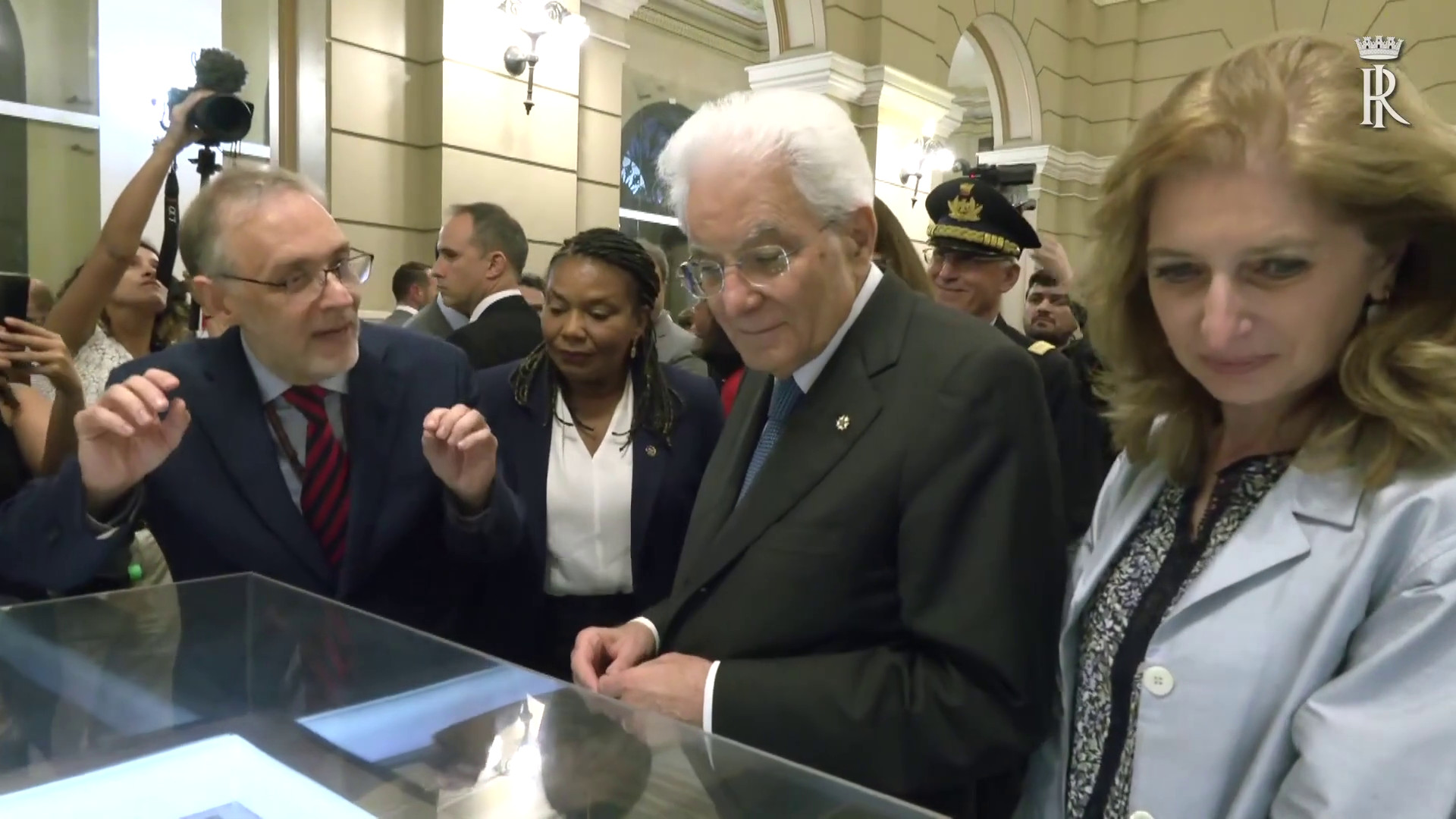 Brasile, Mattarella visita la Biblioteca Nazionale a Rio de Janeiro