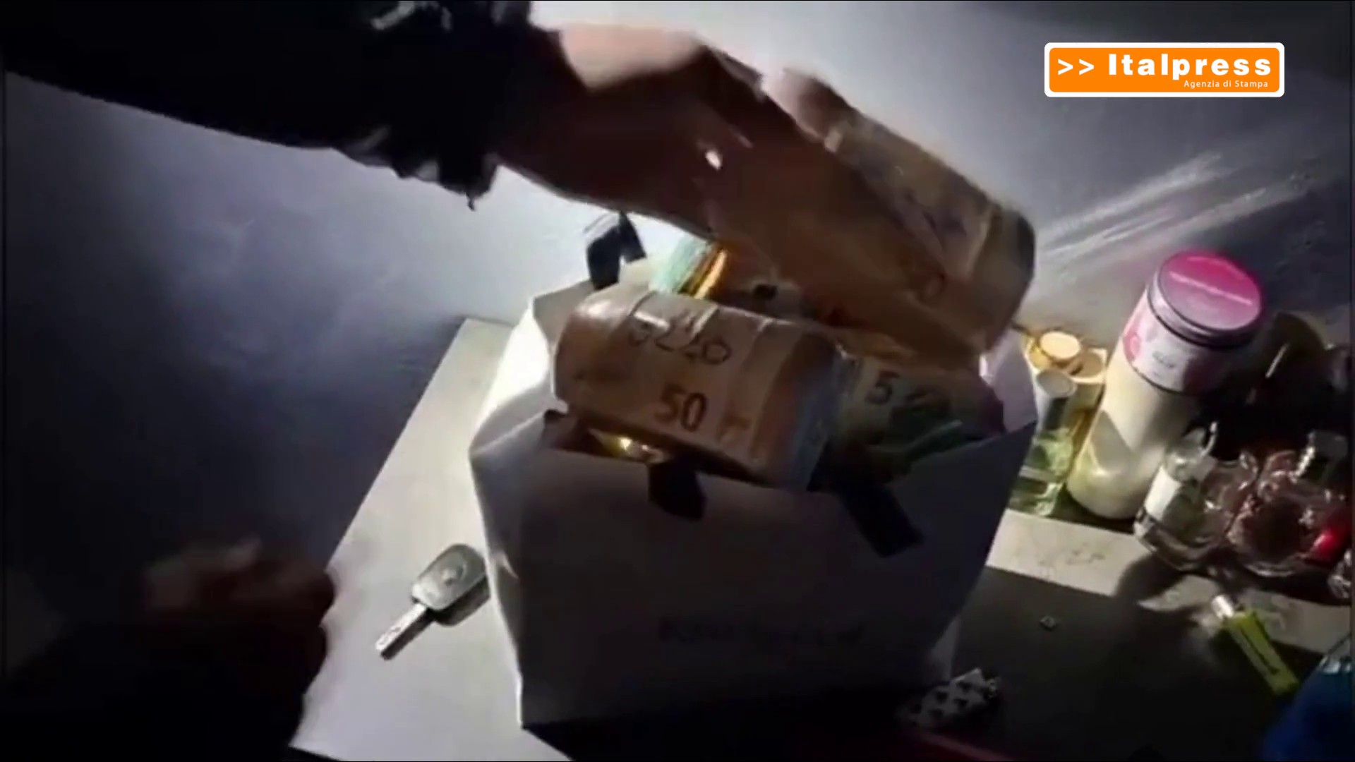 Spaccio di droga da Roma al centro Italia, 8 misure cautelari