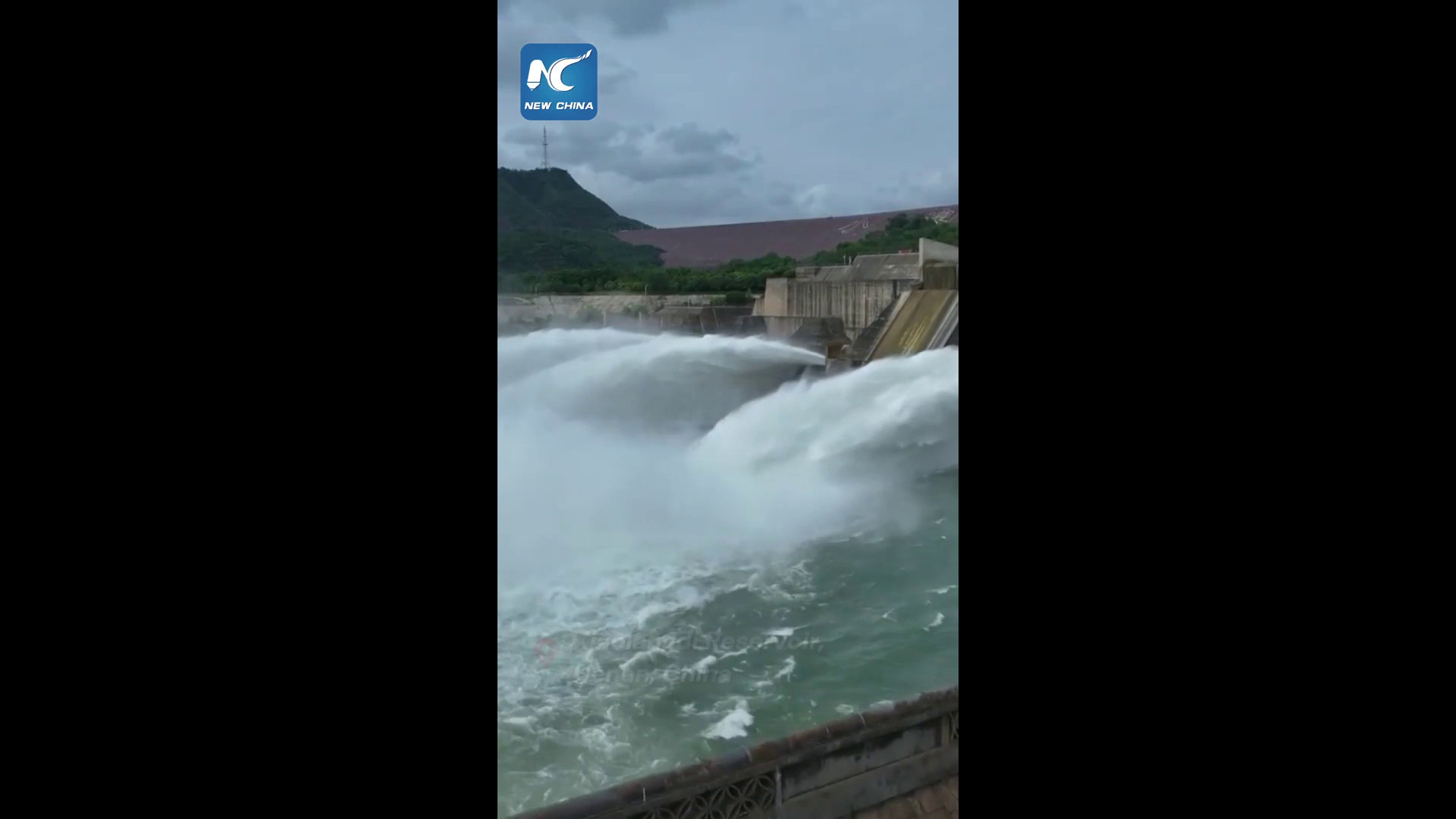 Cina, l'acqua dà spettacolo sul Fiume Giallo