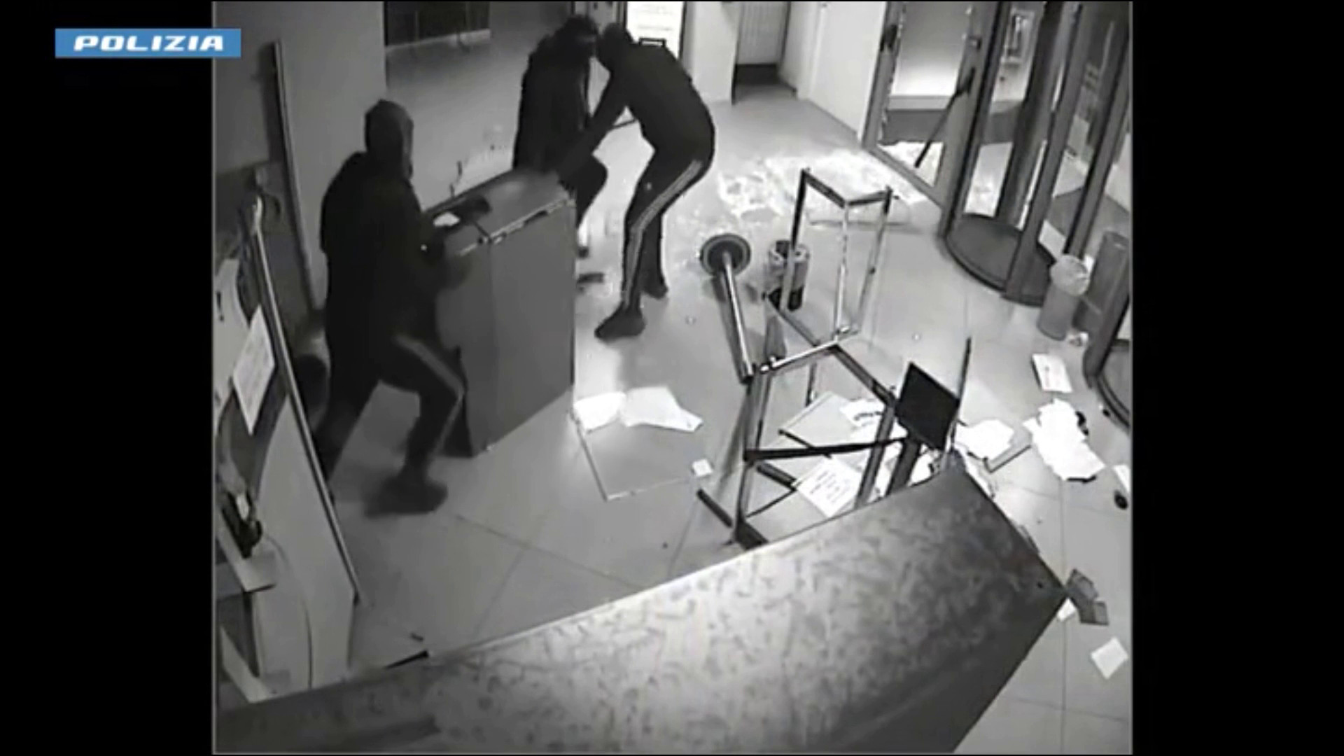 Rapinano un banca a Caserta, criminali arrestati in Bosnia-Erzegovina