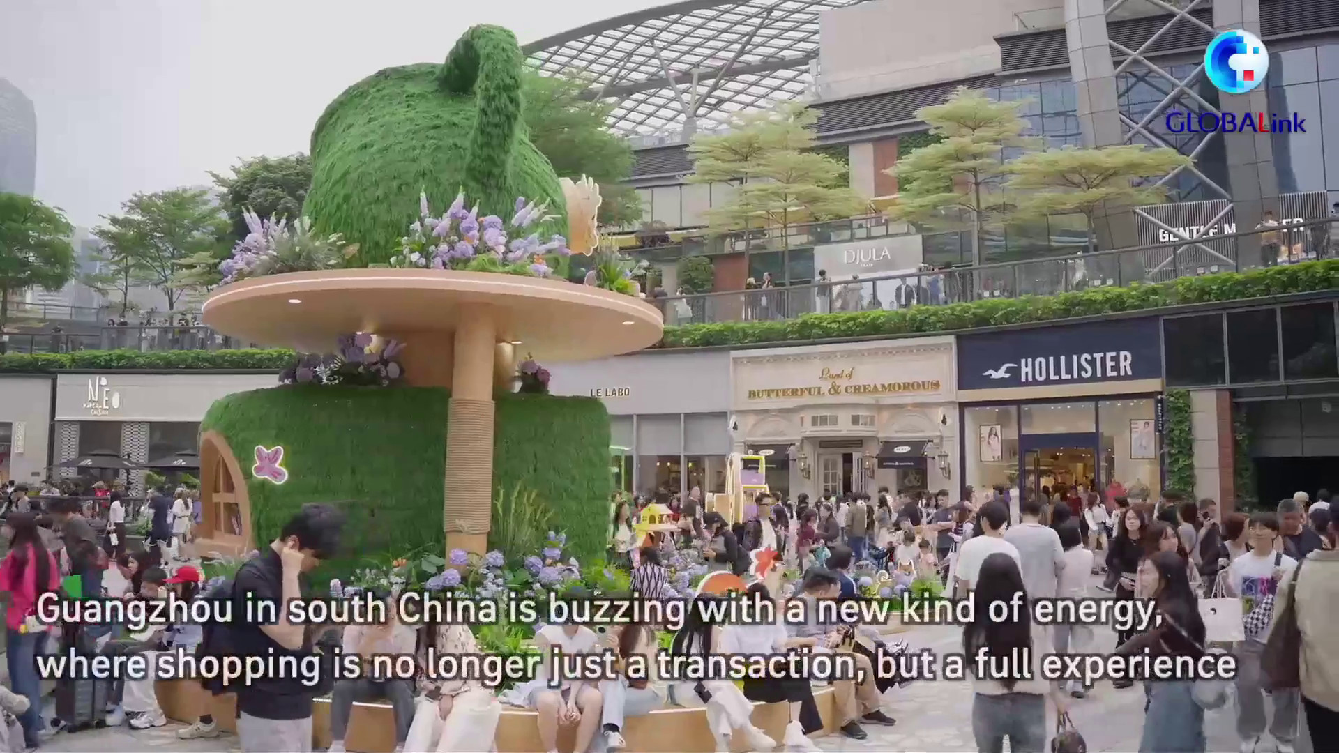Cina, a Guangzhou una città dello shopping al centro dell'attenzione globale