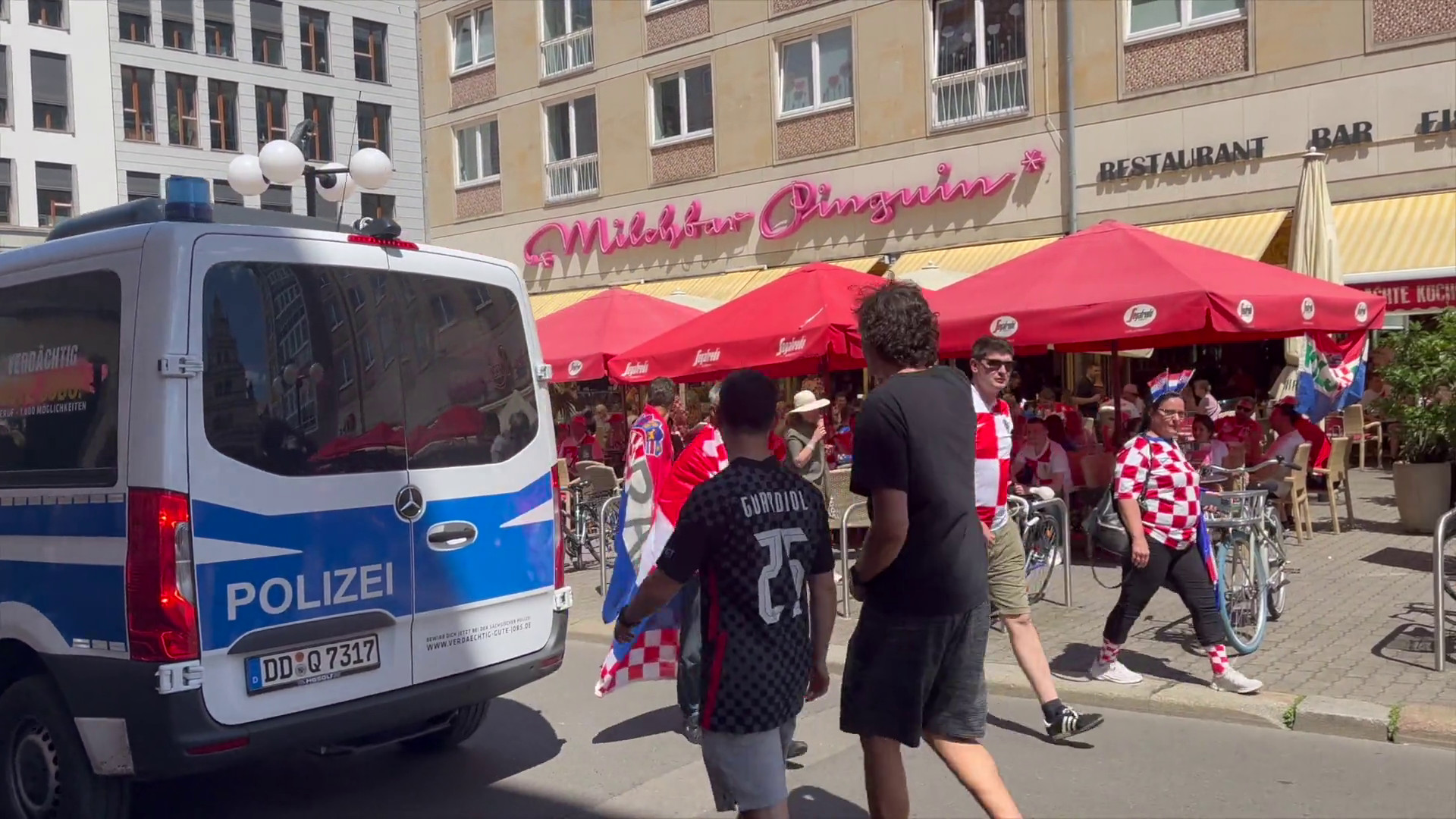 I tifosi croati colorano Lipsia in vista della gara con l'Italia