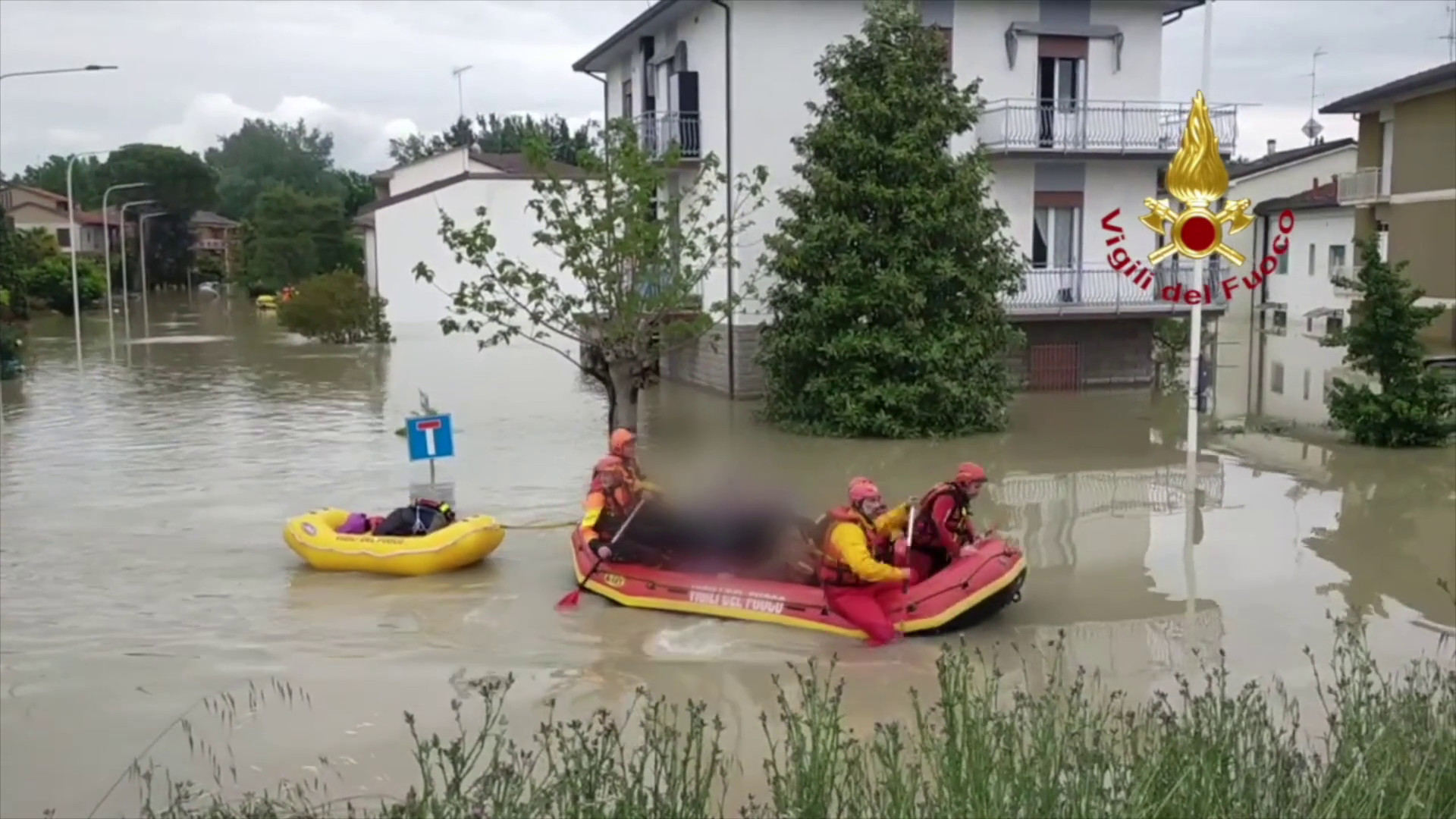 Maltempo, Vigili del Fuoco salvano persone bloccate in casa dall'acqua