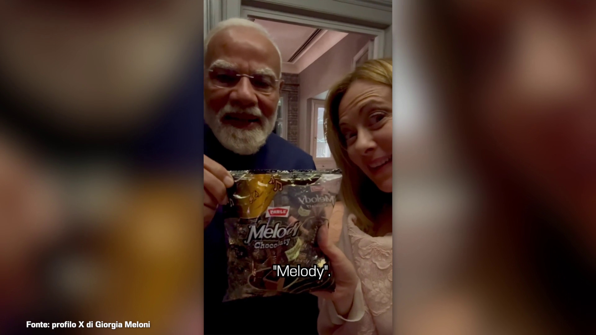 Meloni posta video con Modi e le caramelle 
