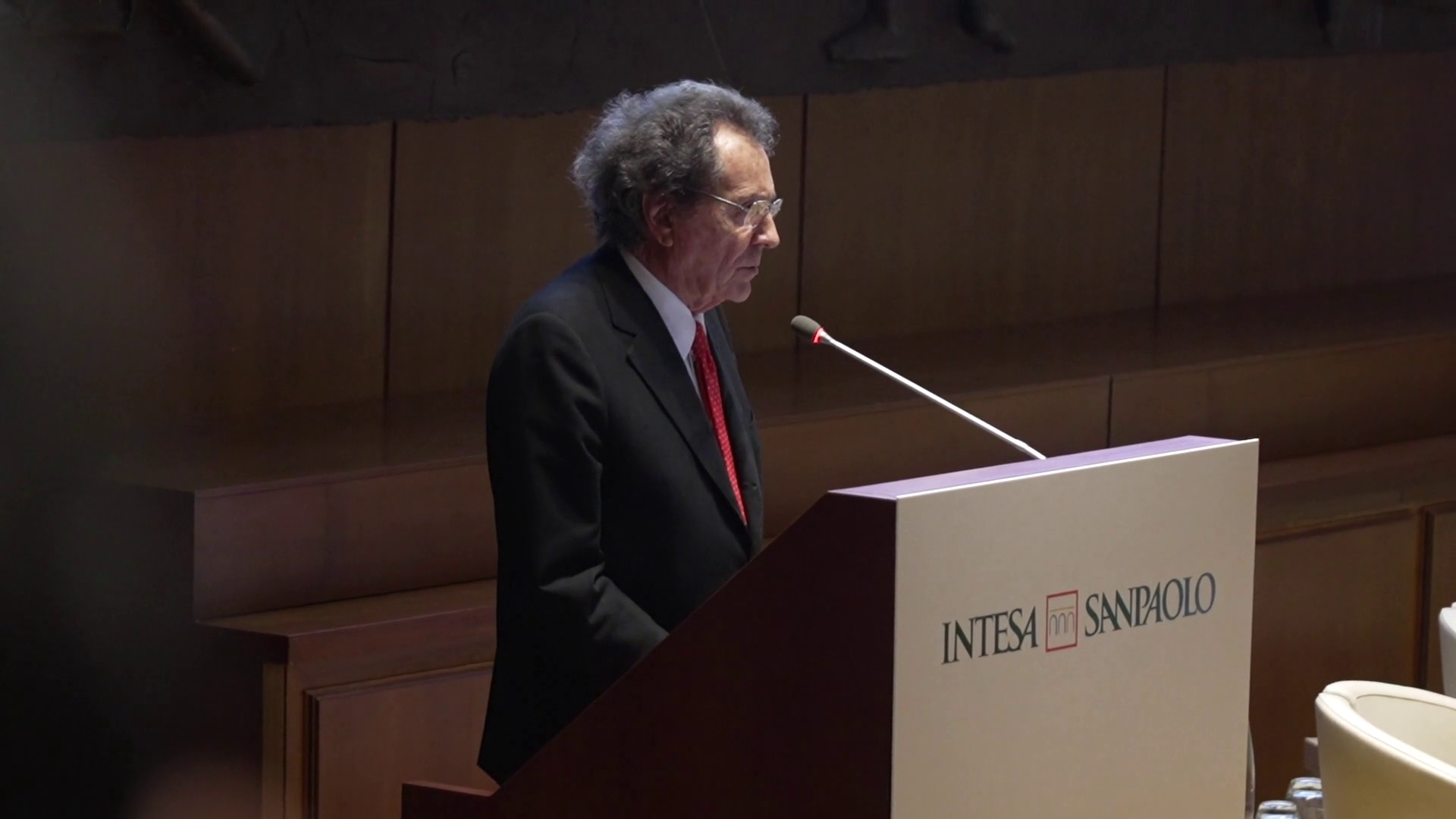 Intesa Sanpaolo, 30% nuovo credito per ambiente e sociale nel piano 2026-2029