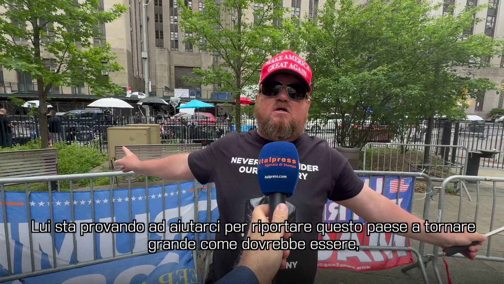 Trump alla sbarra divide l'America