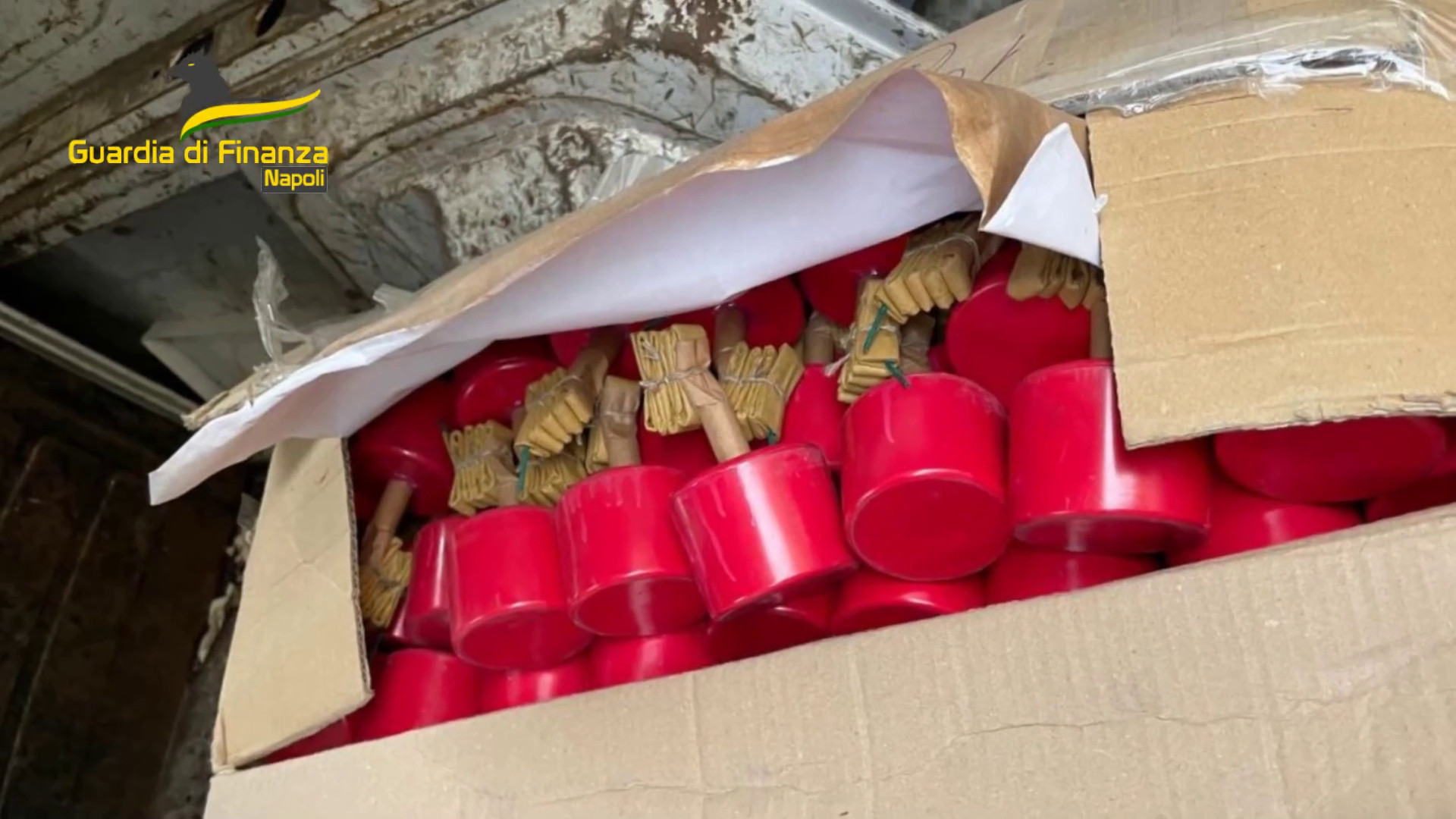 Sequestrate 2 tonnellate di fuochi d’artificio nel Napoletano