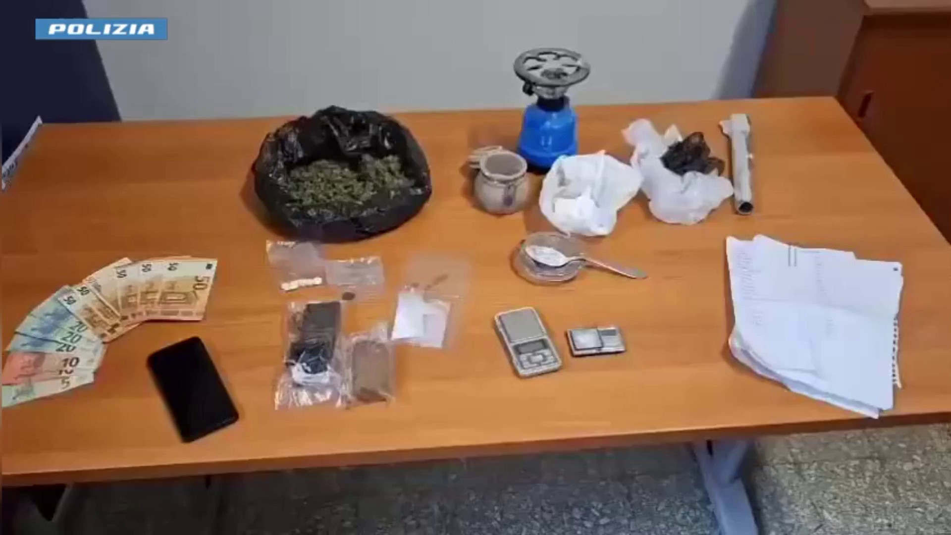 Scoperta piazza di spaccio domestica a Roma, due arresti