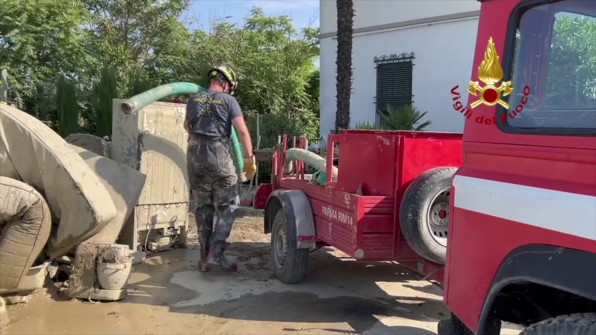 Proseguono operazioni di prosciugamento e rimozione del fango a Faenza