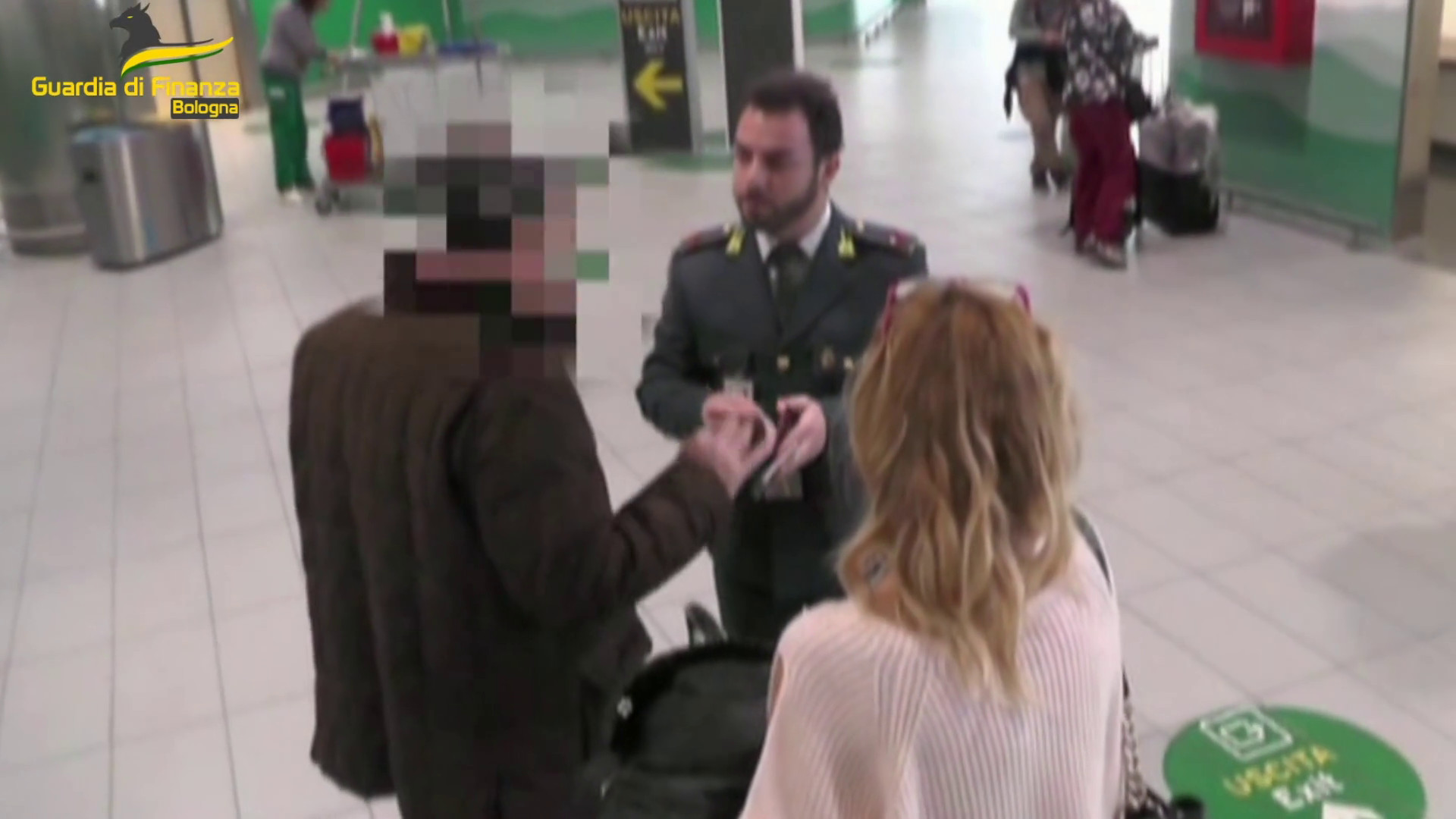 Sequestrati 460 grammi di oro all’aeroporto Marconi di Bologna