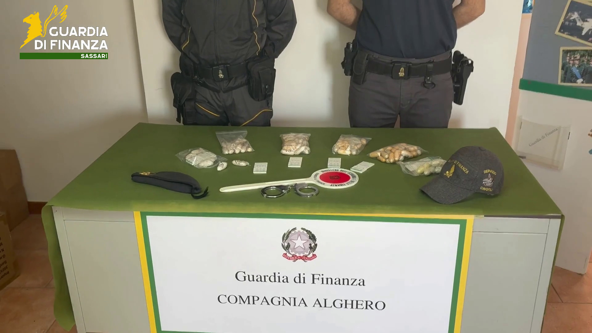 Trasportava 80 ovuli di cocaina, arrestato all'aeroporto di Alghero
