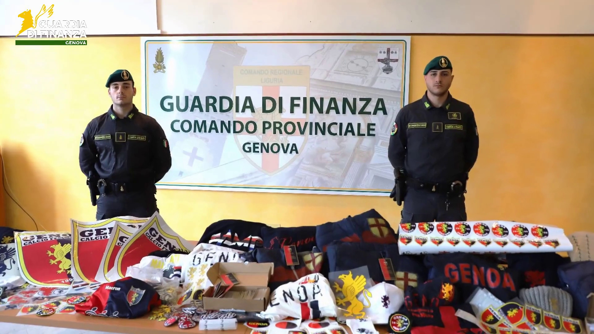 Abbigliamento e accessori del Genoa contraffatti, 2 denunciati a Genova