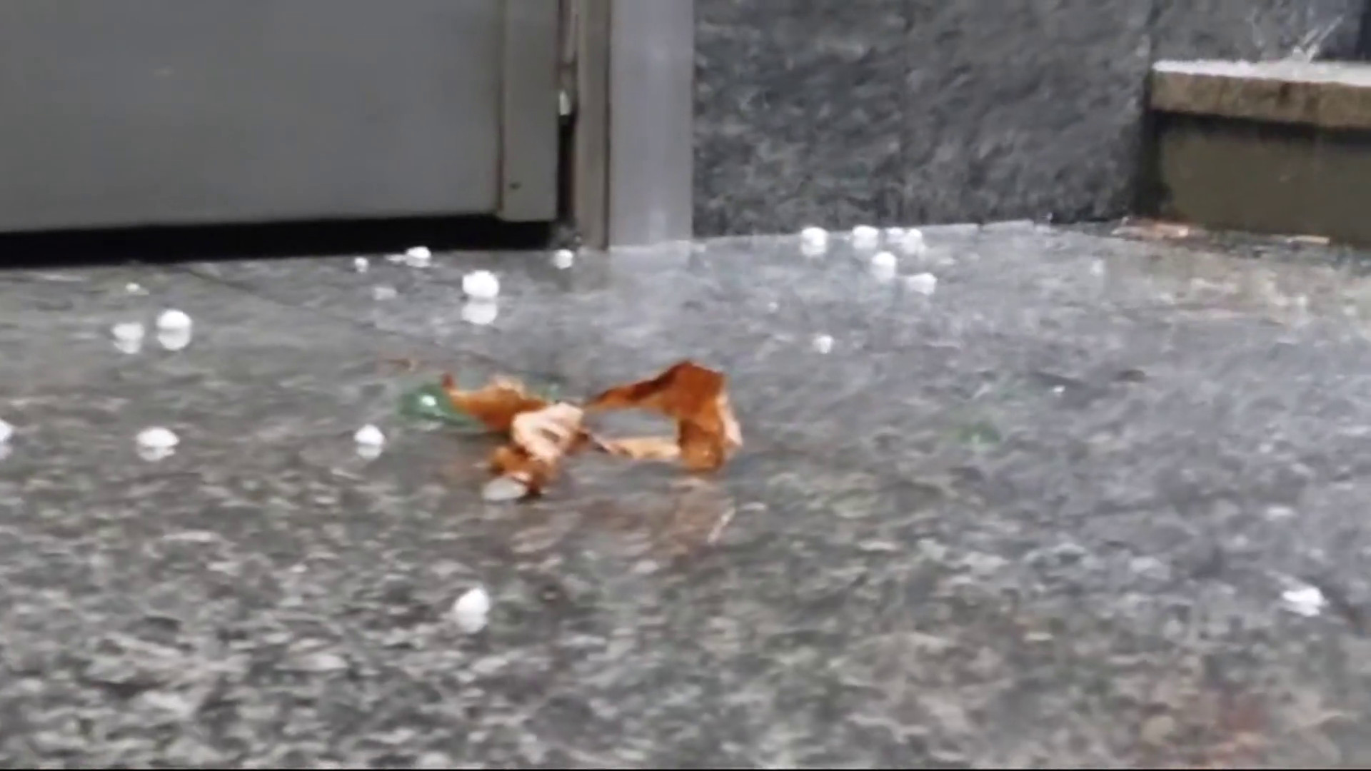 Maltempo, forte grandinata a Milano