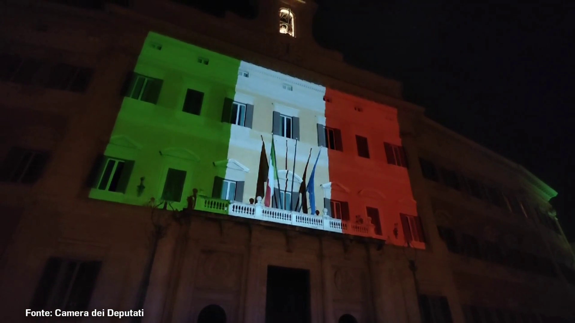 Montecitorio illuminato per la giornata dell'Unità Nazionale