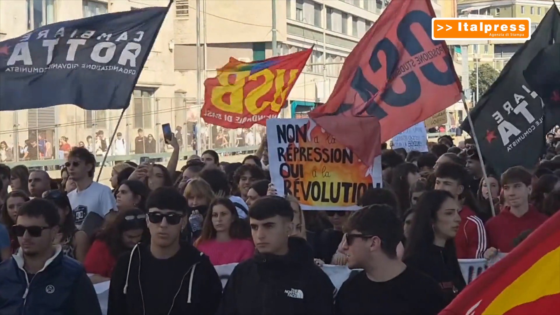 Sciopero generale, studenti a Genova 