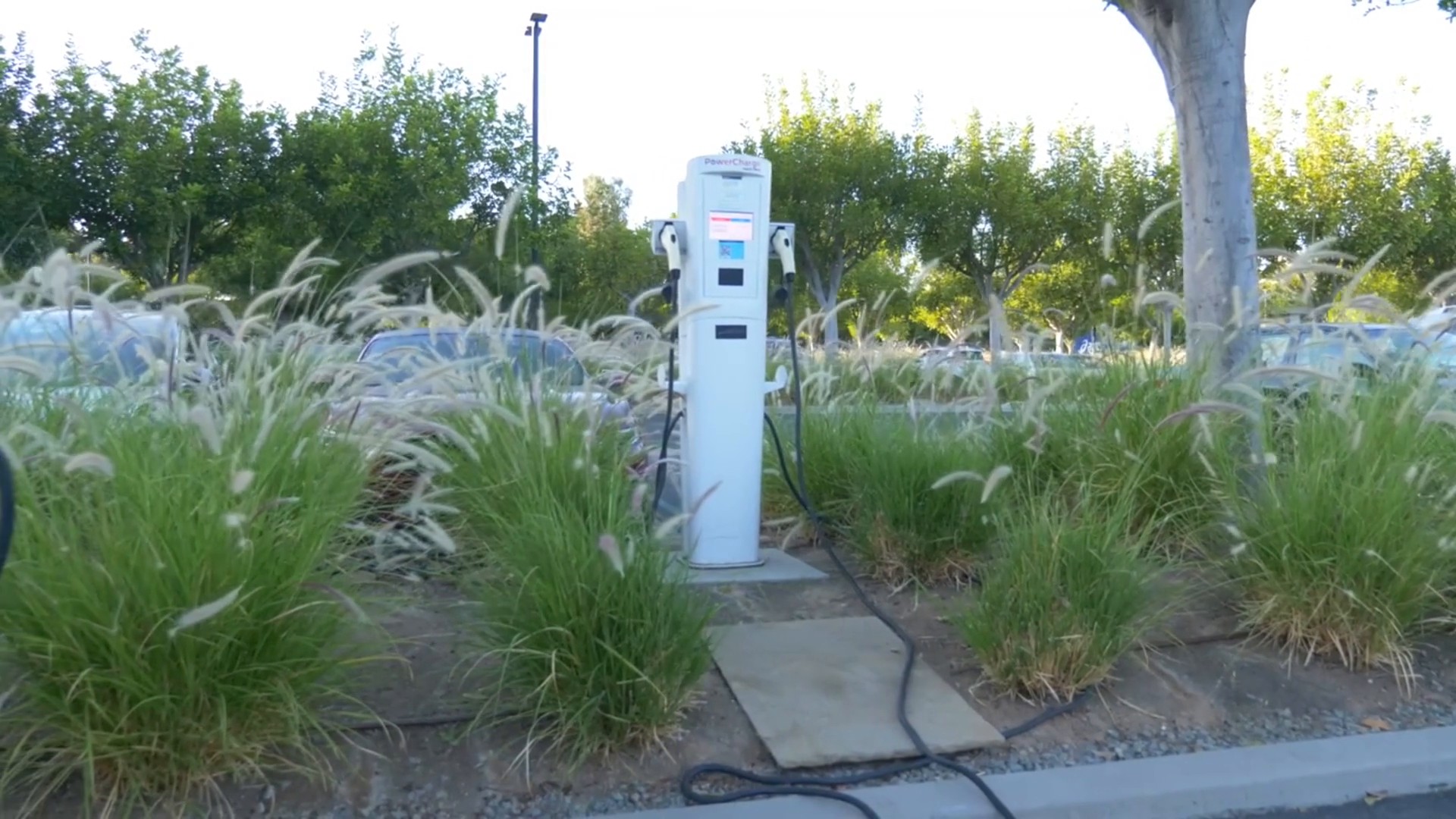 Auto elettriche, dal 22 settembre il bonus colonnine