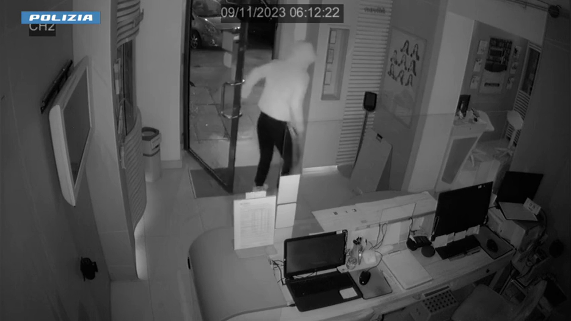 Scoperto l'autore di due furti con 