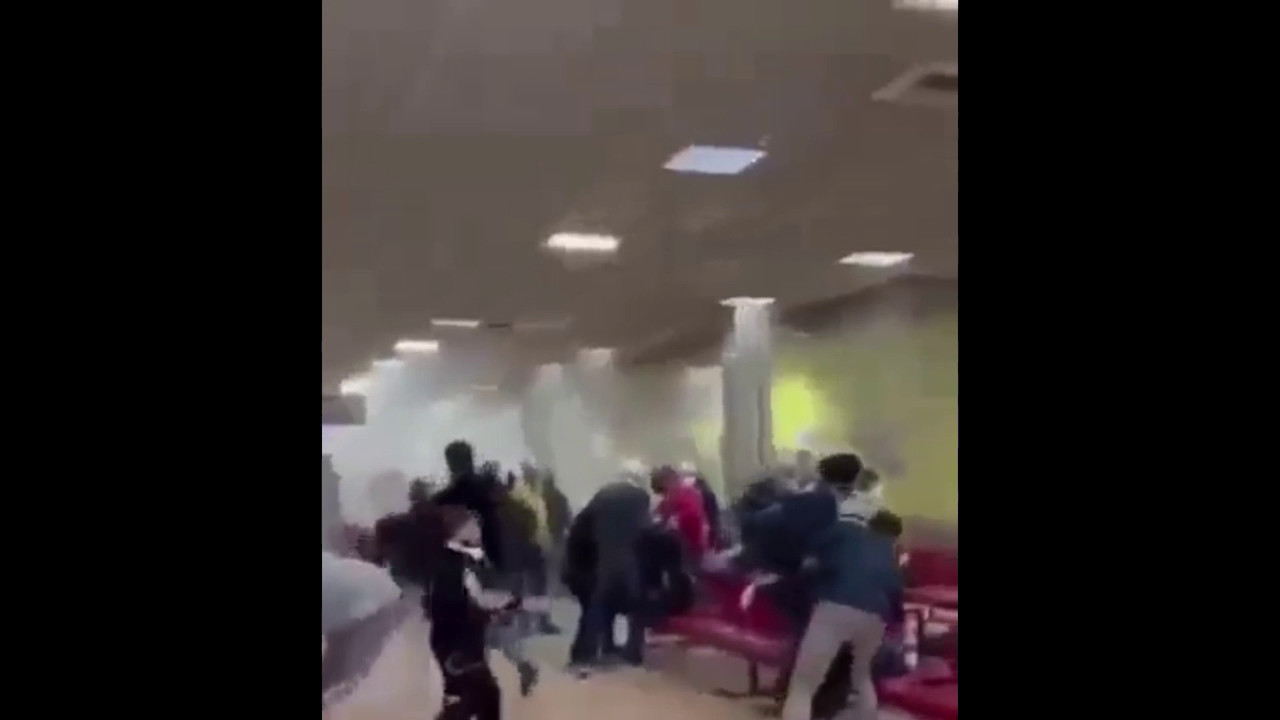 Il vento abbatte una parete, scene di panico all'aeroporto di Palermo