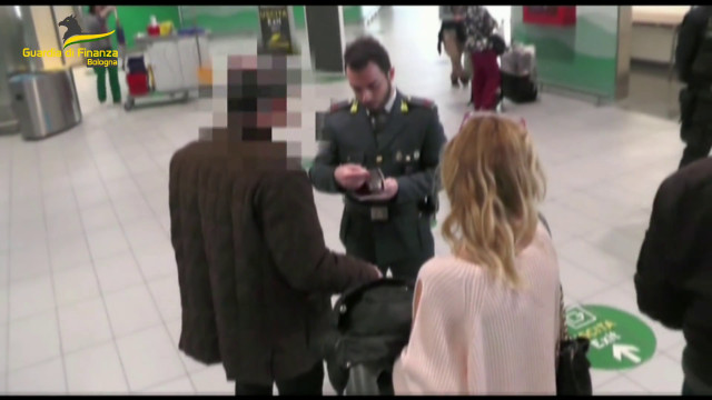 Aeroporto Bologna, intercettata valuta non dichiarata per 1.5 milioni